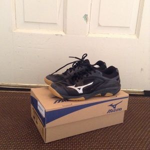 MIZUNO VOLLEYBALL SHOES